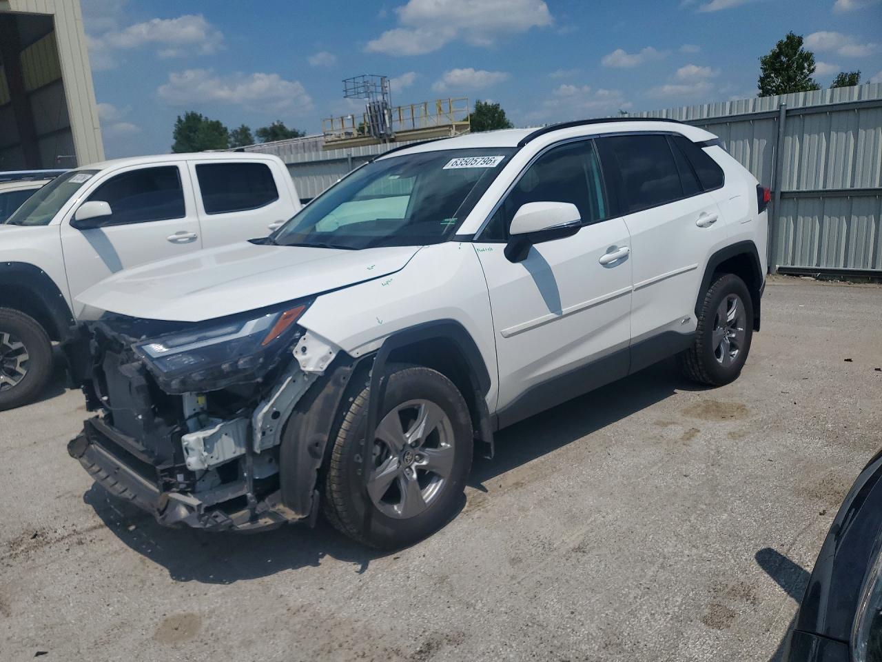 2022 TOYOTA RAV4 XLE