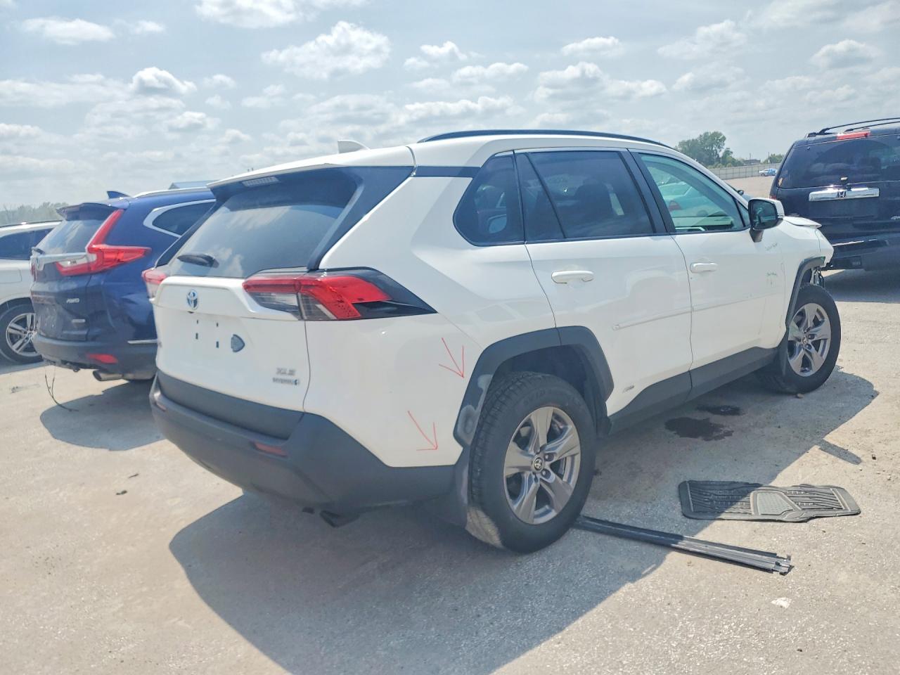 2022 TOYOTA RAV4 XLE — снимка 3