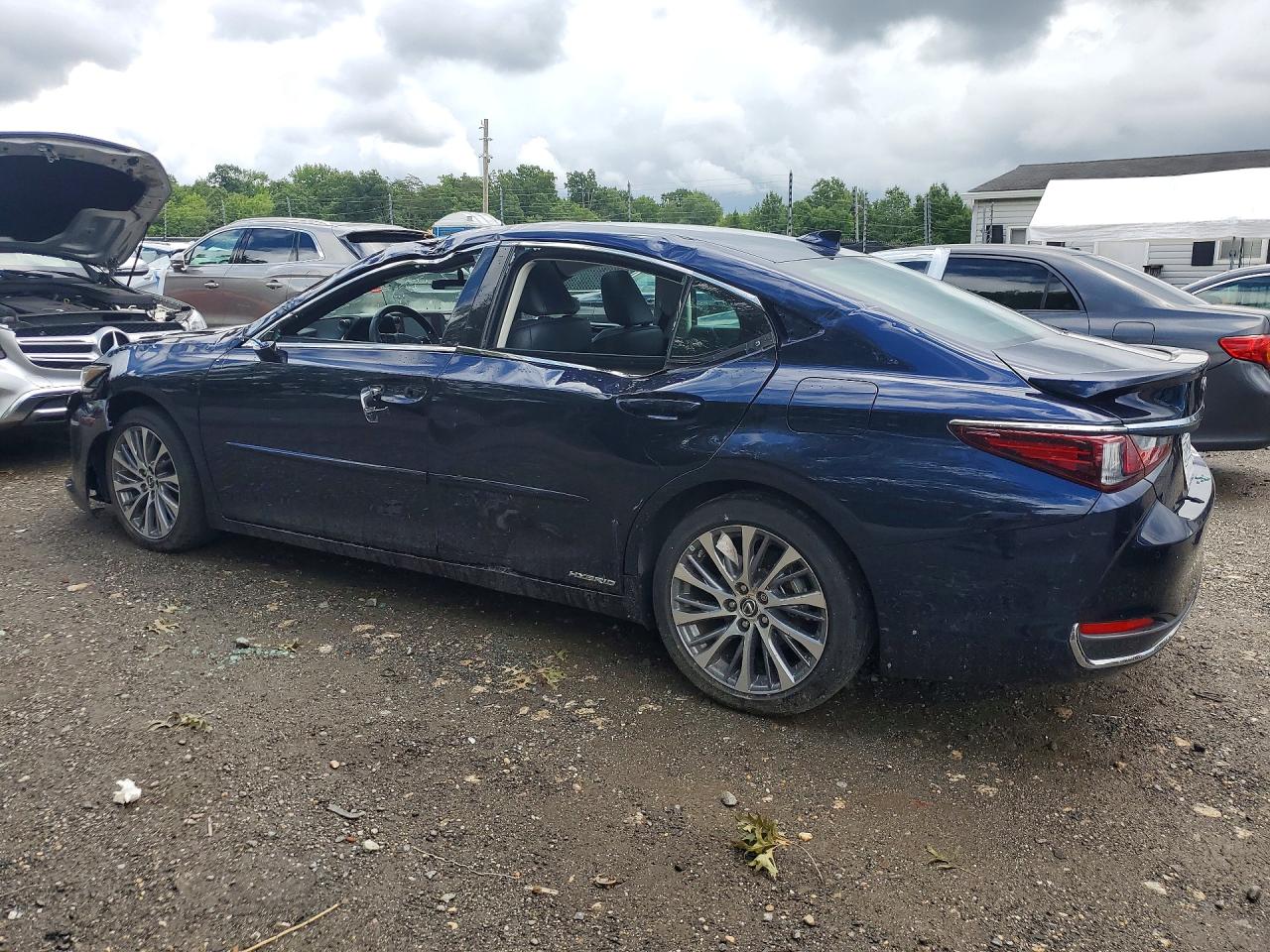 2021 LEXUS ES 300H — снимка 2