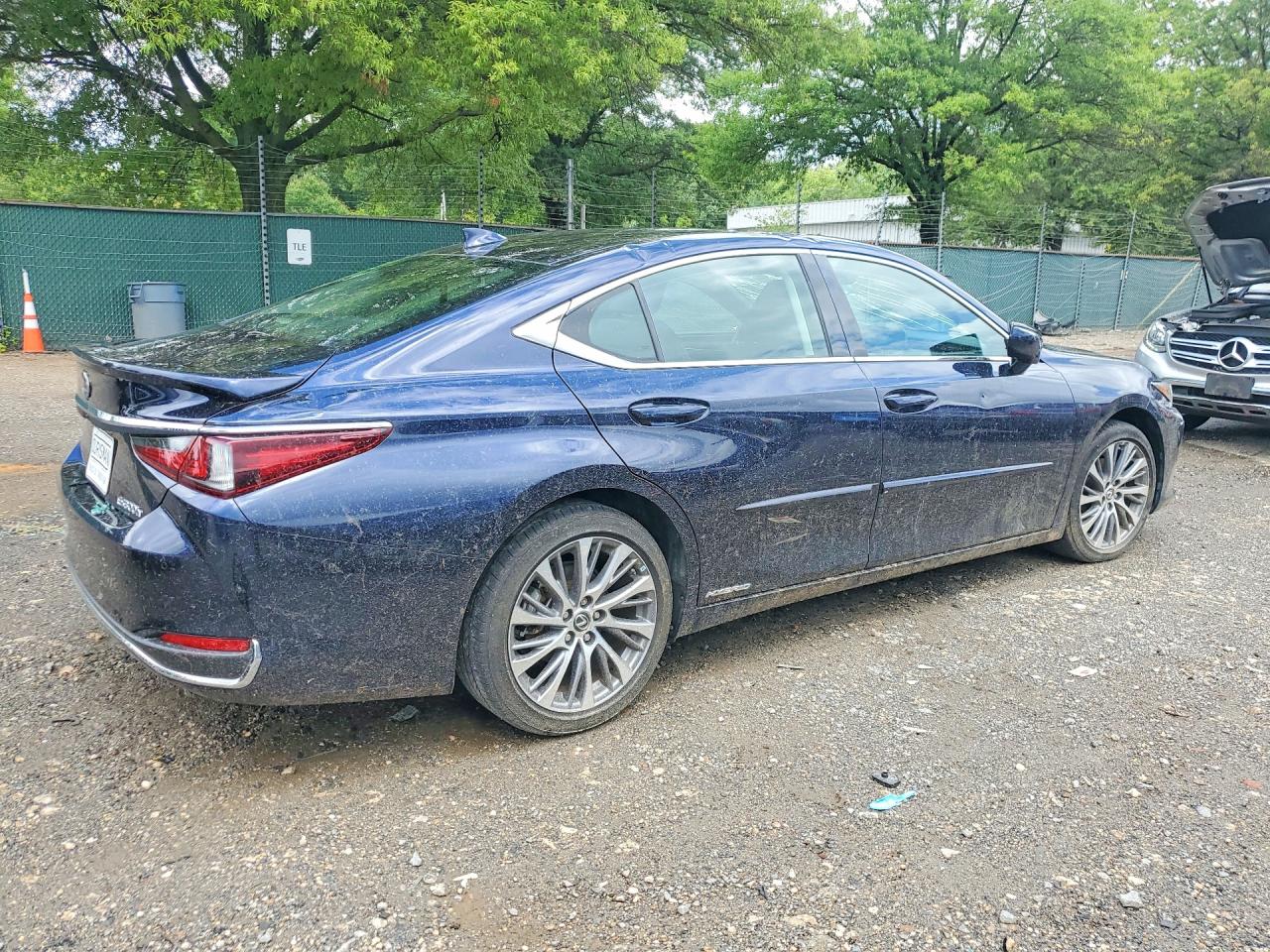 2021 LEXUS ES 300H — снимка 3