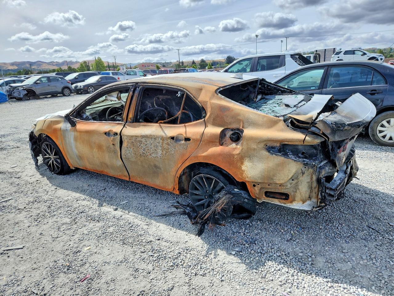 2021 TOYOTA CAMRY SE — снимка 2