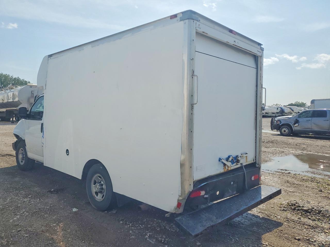 2017 CHEVROLET EXP G3500 — снимка 2
