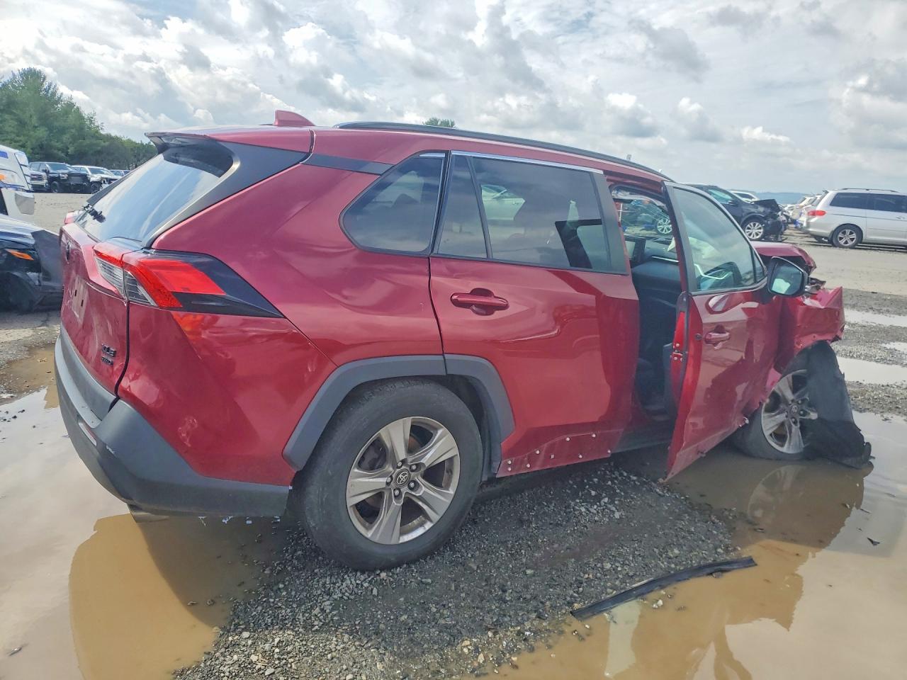 2022 TOYOTA RAV4 XLE — снимка 3