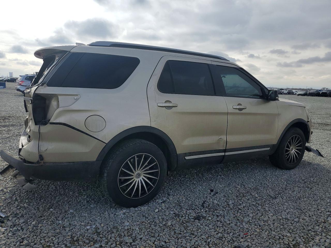 2017 FORD EXPLORER XLT — снимка 3