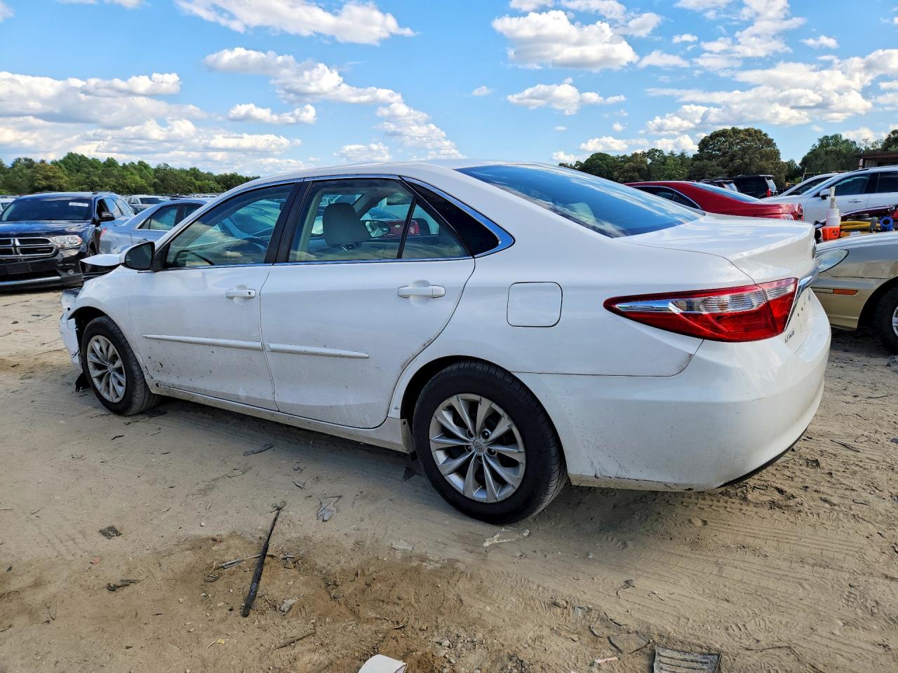 2017 TOYOTA CAMRY LE — снимка 2