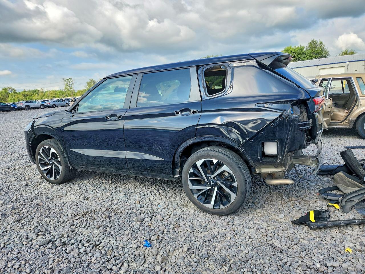 2022 MITSUBISHI OUTLANDER ES — снимка 2