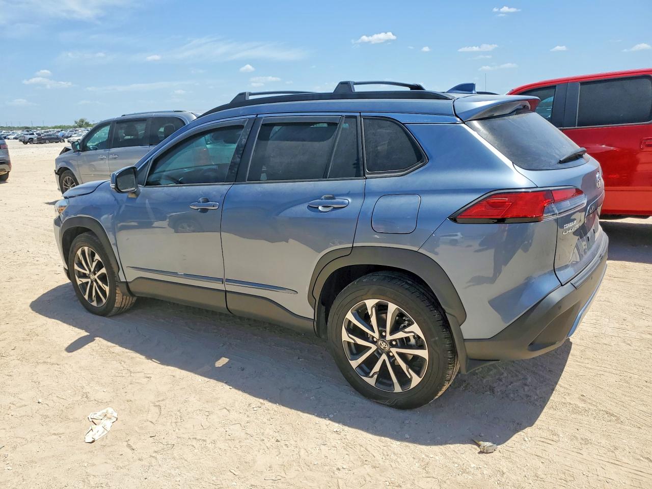 2024 TOYOTA COROLLA CROSS XLE — снимка 2