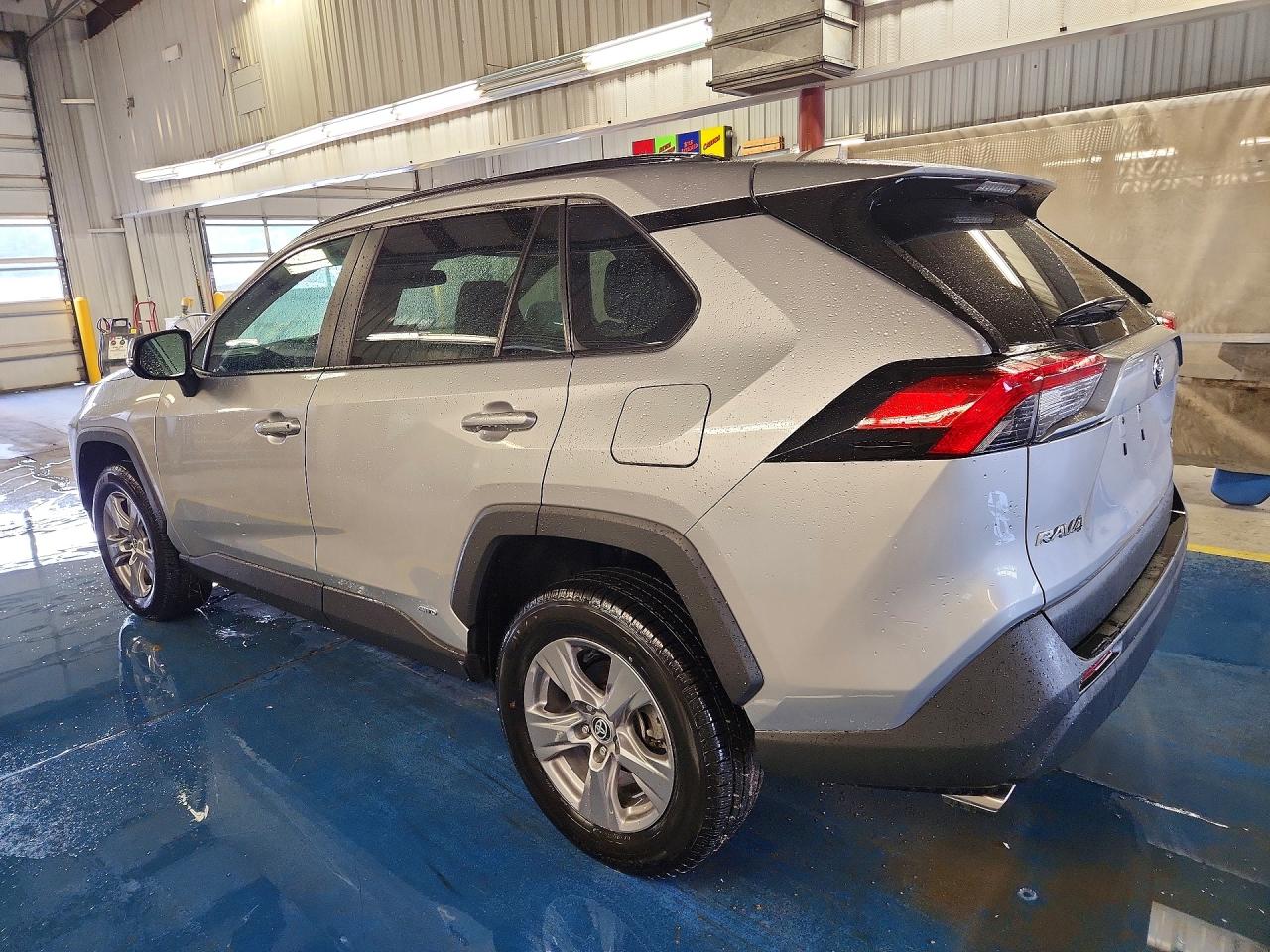 2022 TOYOTA RAV4 HYBRID XLE — снимка 2