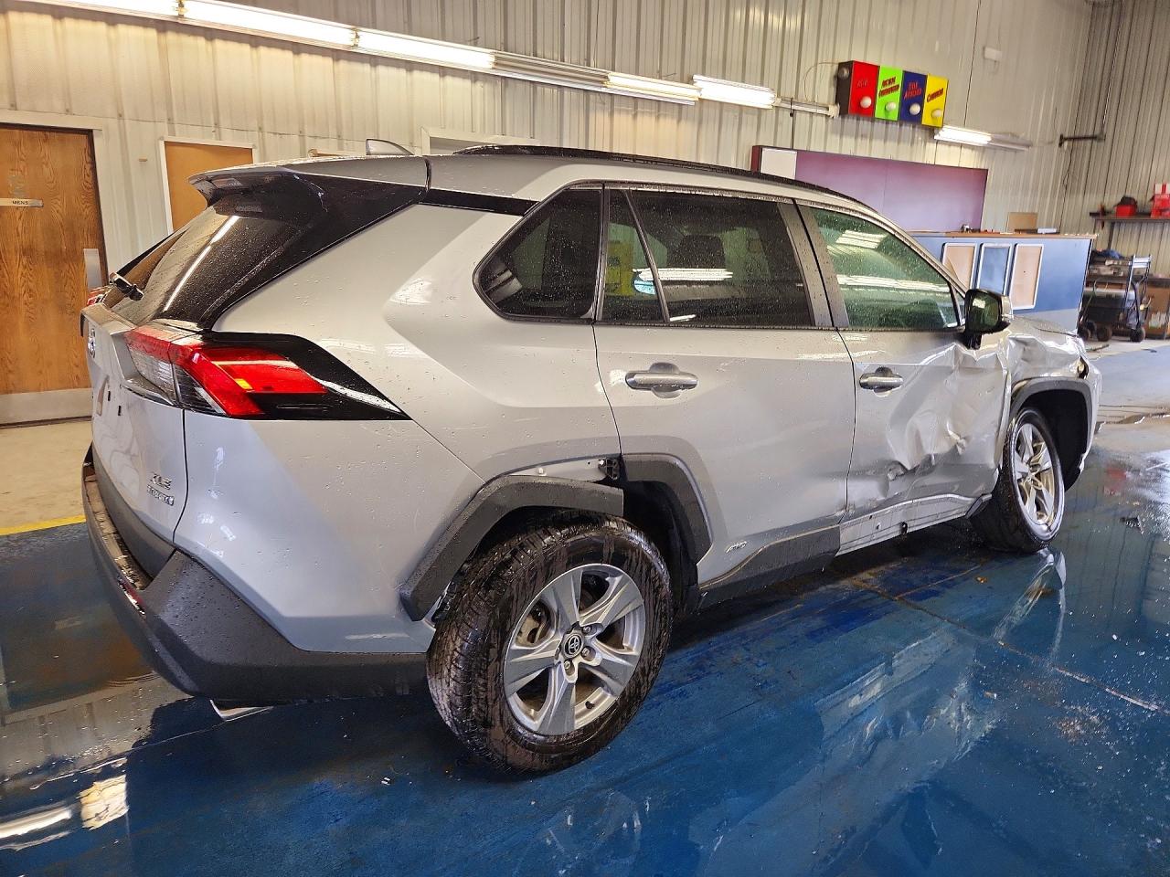 2022 TOYOTA RAV4 HYBRID XLE — снимка 3