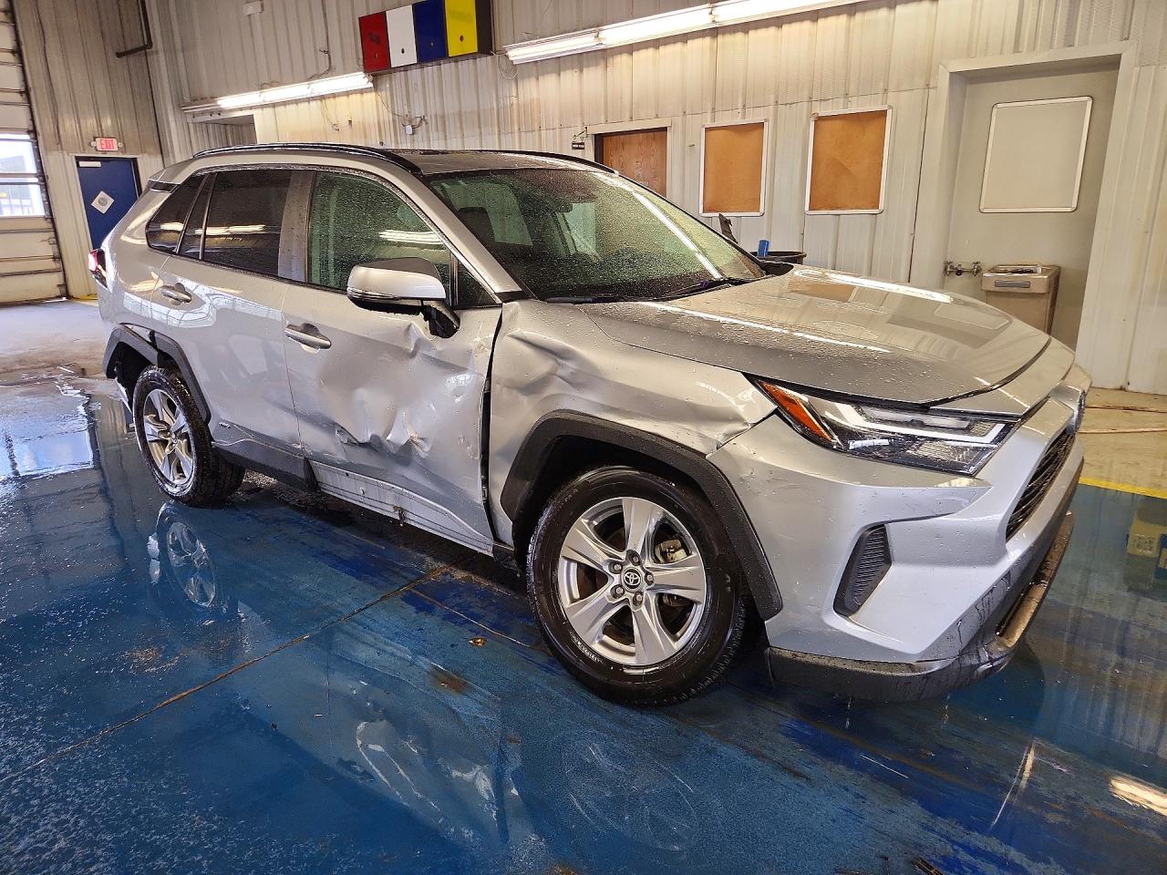 2022 TOYOTA RAV4 HYBRID XLE — снимка 4