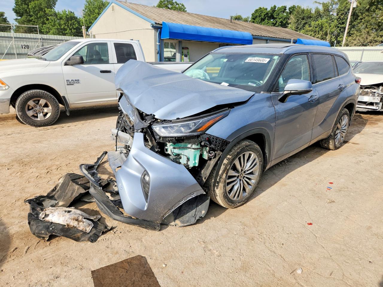 2023 TOYOTA HIGHLANDER PLATINUM