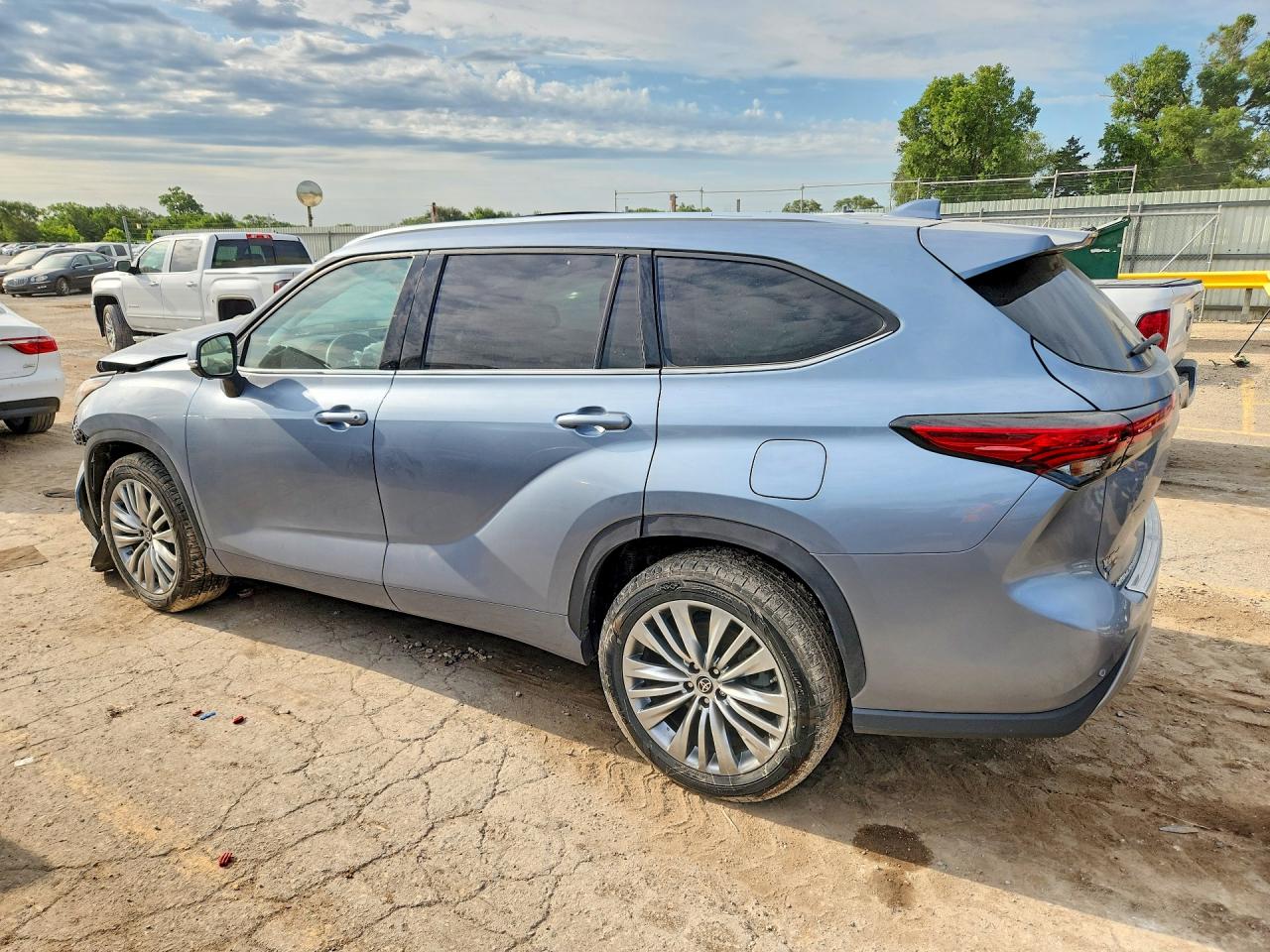 2023 TOYOTA HIGHLANDER PLATINUM — снимка 2
