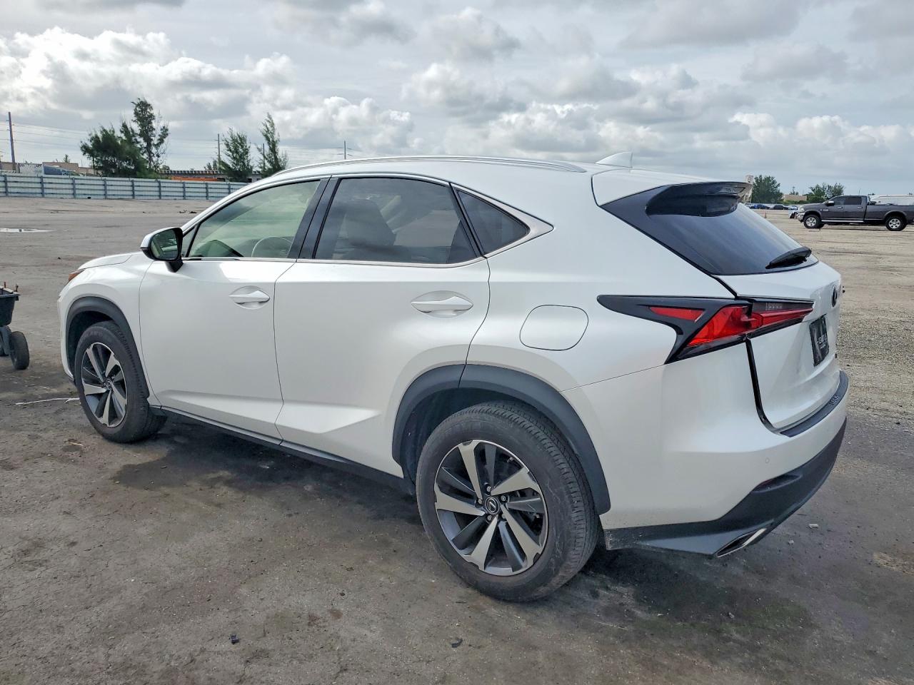 2021 LEXUS NX 300 BASE — снимка 2