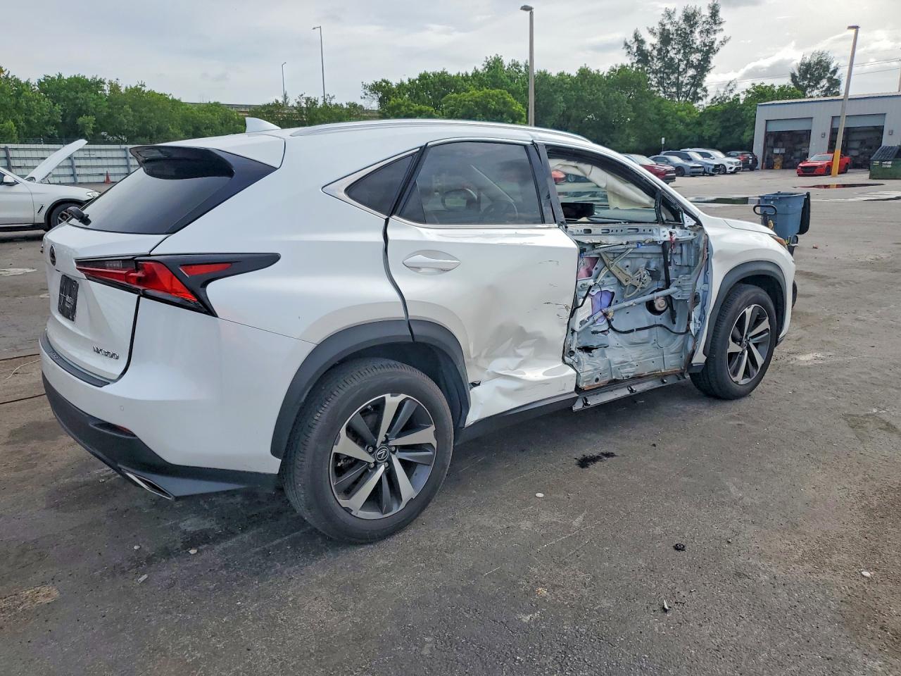 2021 LEXUS NX 300 BASE — снимка 3