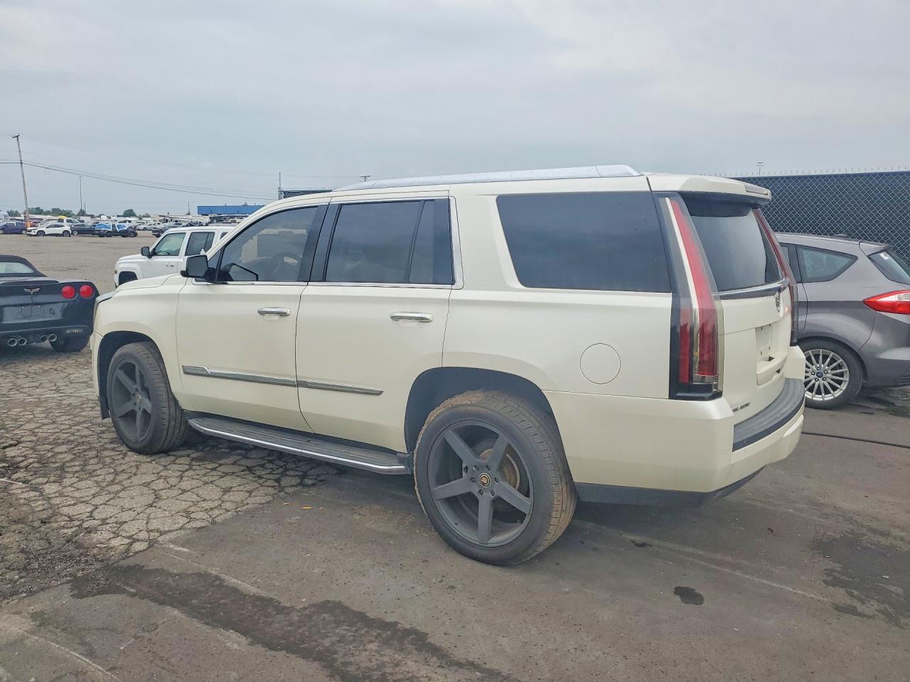 2015 CADILLAC ESCALADE LUXURY — снимка 2