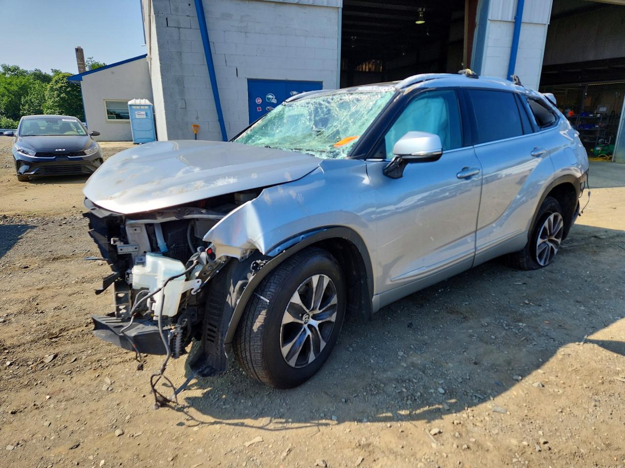 2022 TOYOTA HIGHLANDER XLE