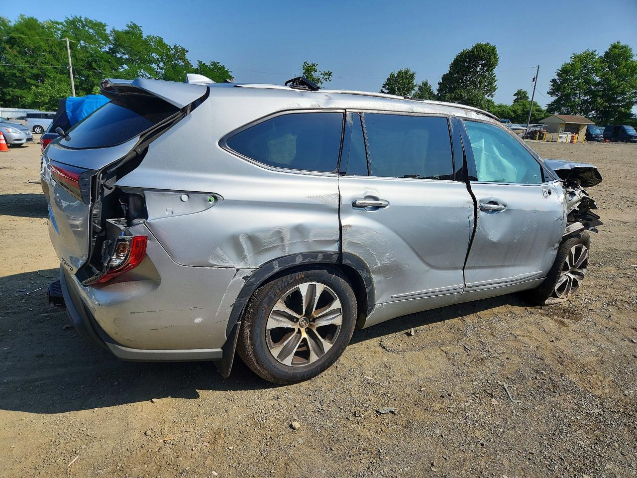 2022 TOYOTA HIGHLANDER XLE — снимка 3
