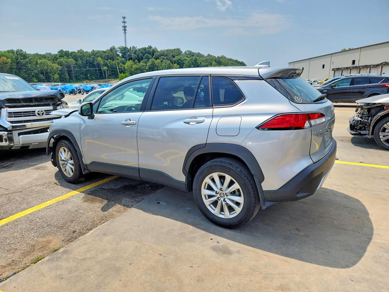 2024 TOYOTA COROLLA CROSS LE — снимка 2