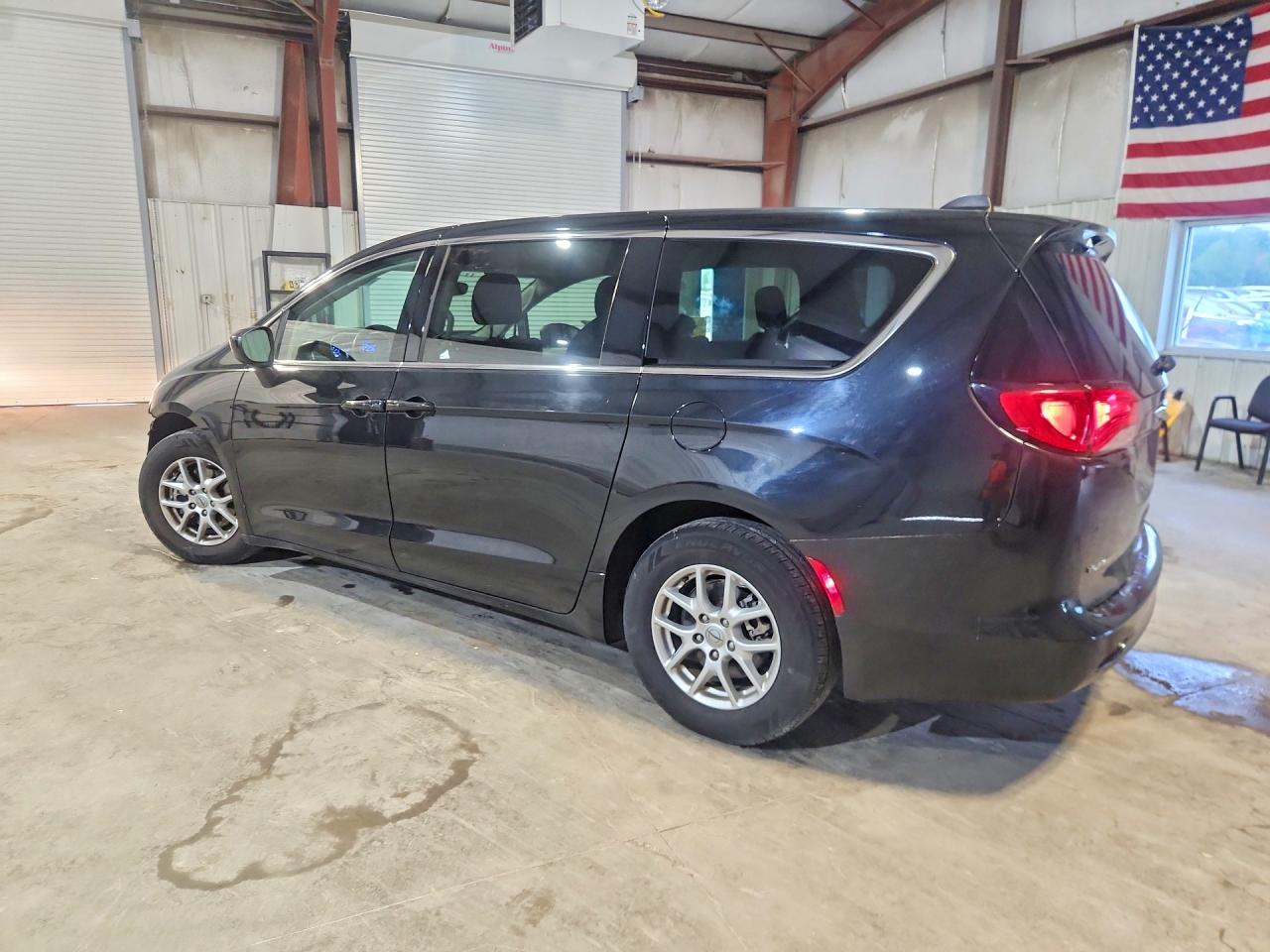2023 CHRYSLER VOYAGER LX — снимка 2