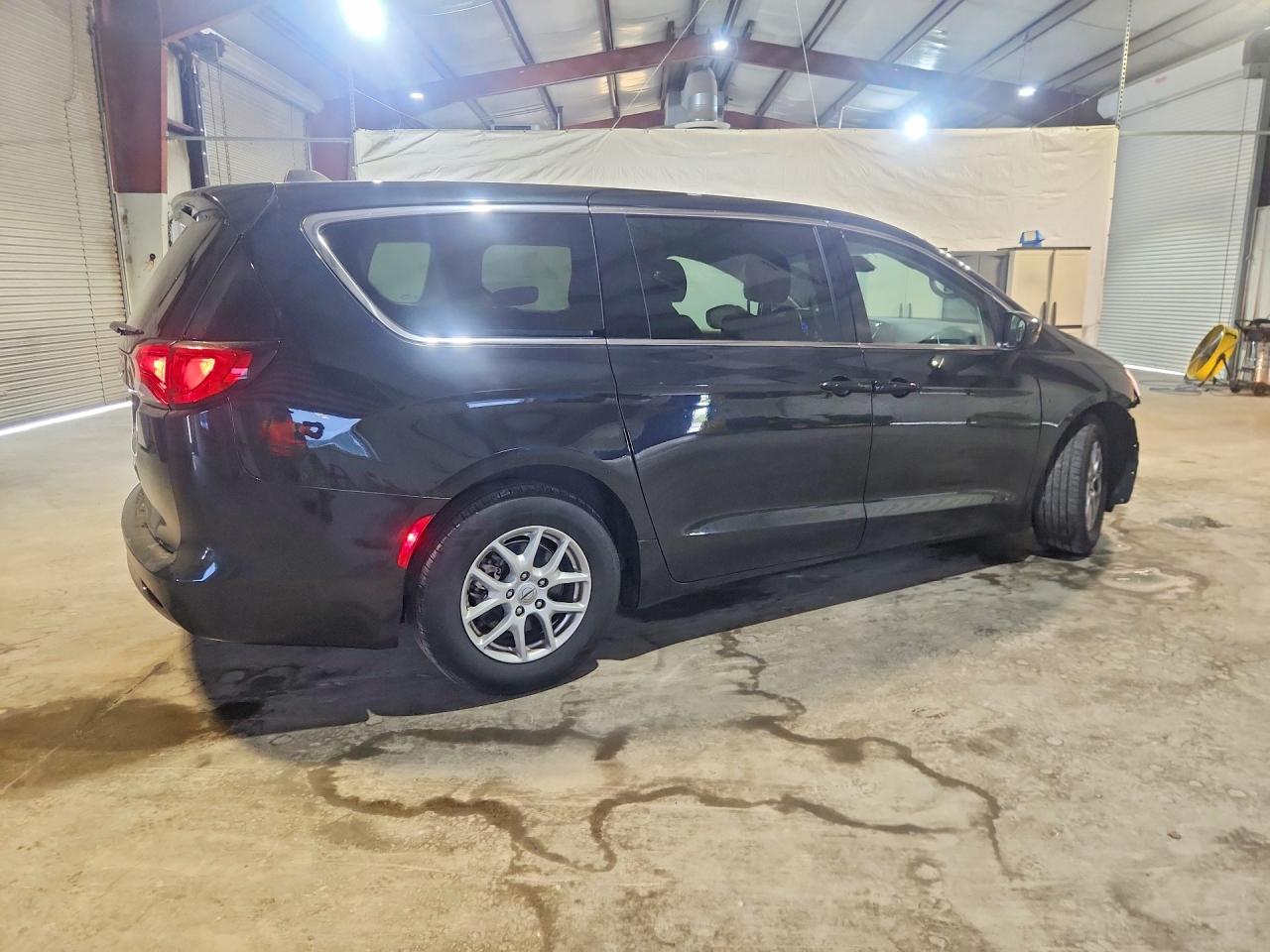 2023 CHRYSLER VOYAGER LX — снимка 3