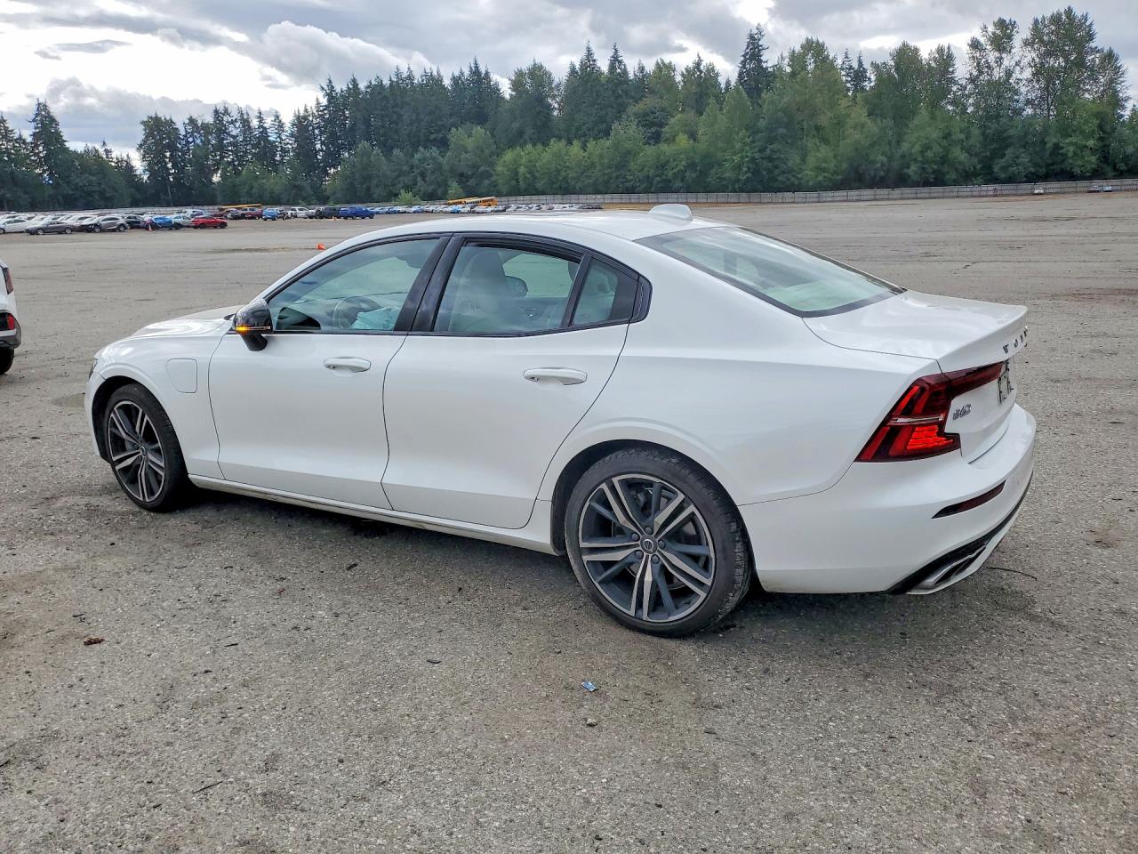2022 VOLVO S60 T8 RECHARGE R-DESIGN EXPRESSION — снимка 2