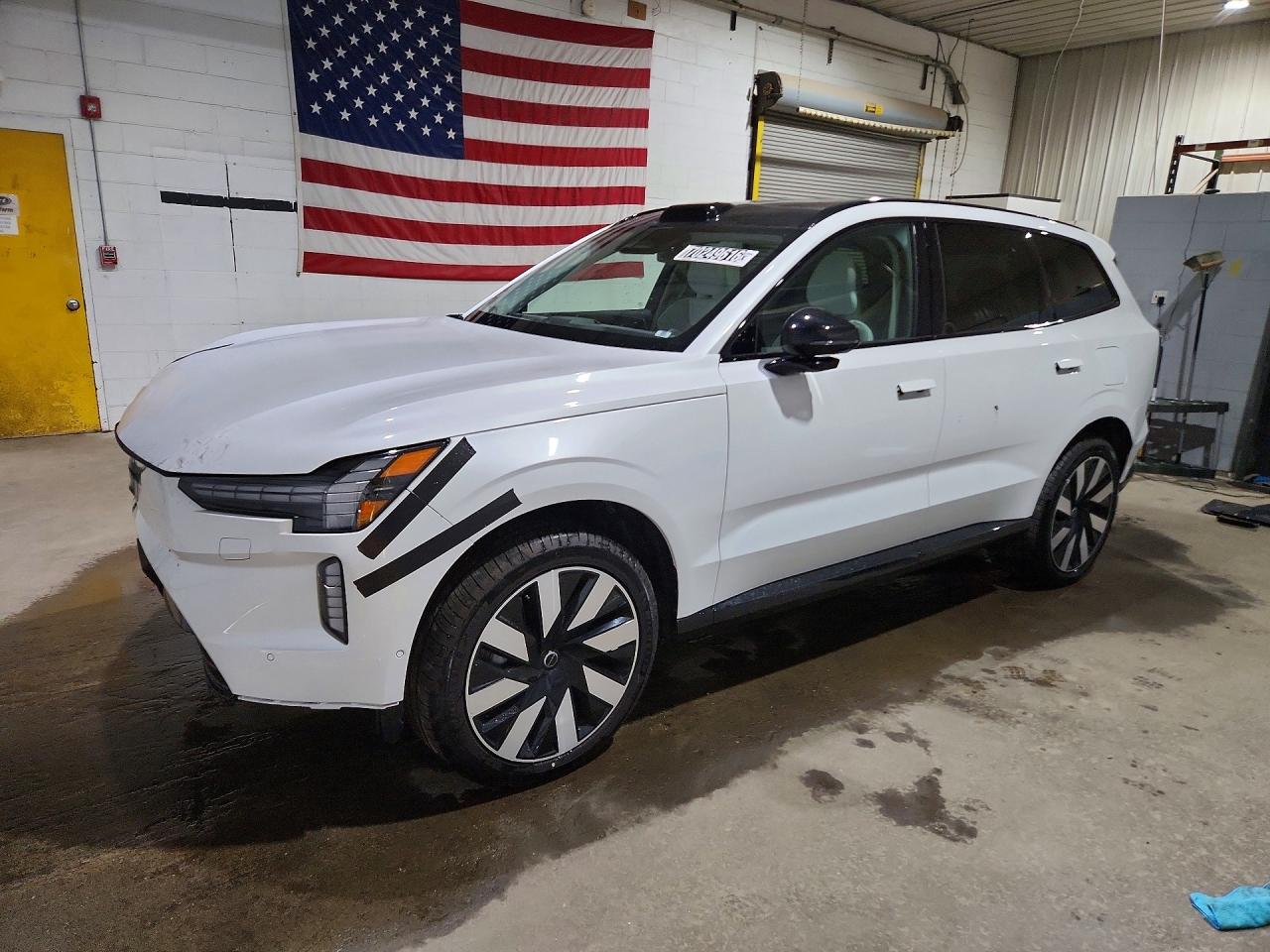 2025 VOLVO EX90 PLUS