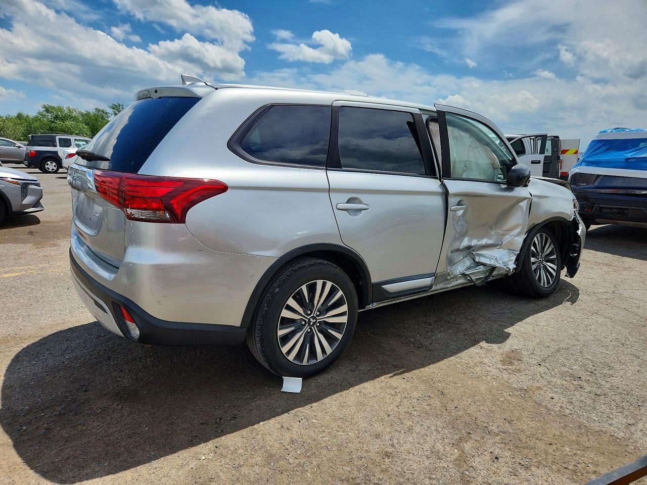 2020 MITSUBISHI OUTLANDER ES — снимка 3