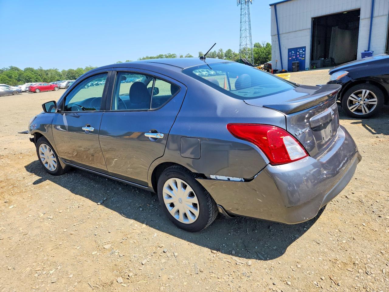 2019 NISSAN VERSA SV — снимка 2