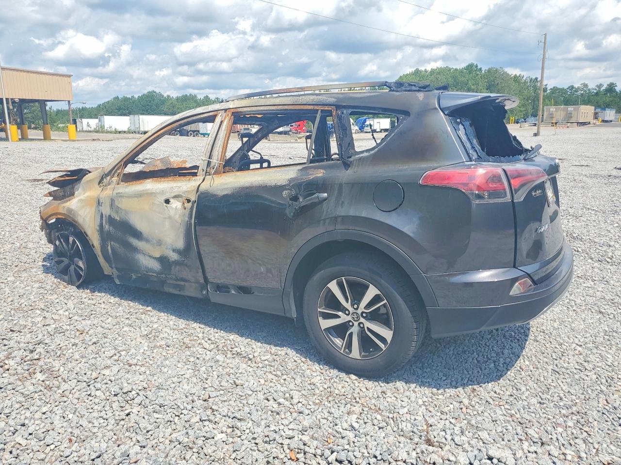2017 TOYOTA RAV4 XLE — снимка 2