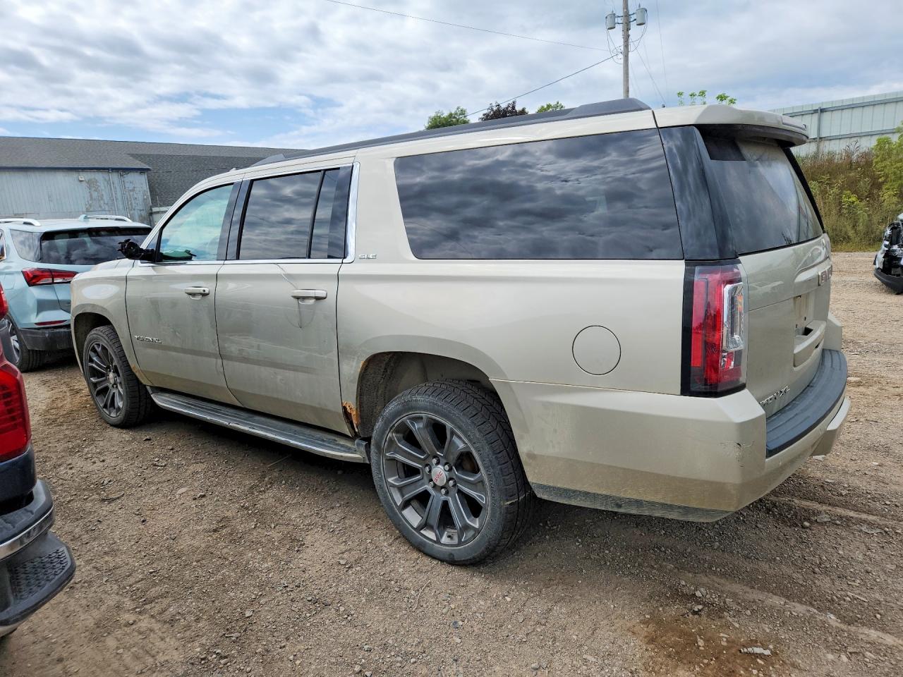 2016 GMC YUKON XL K1500 SLE — снимка 2