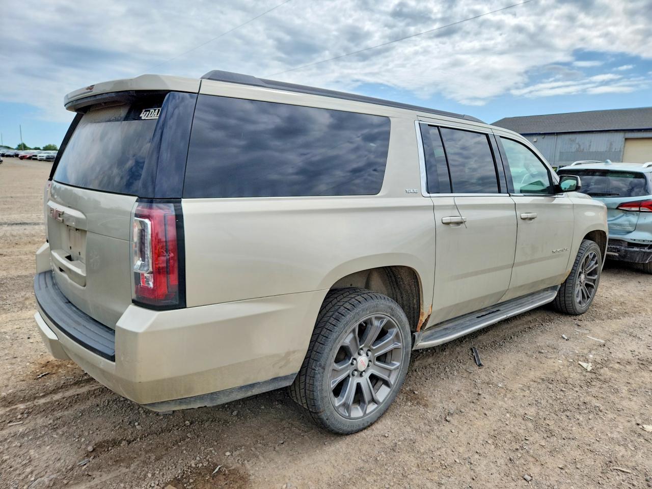 2016 GMC YUKON XL K1500 SLE — снимка 3