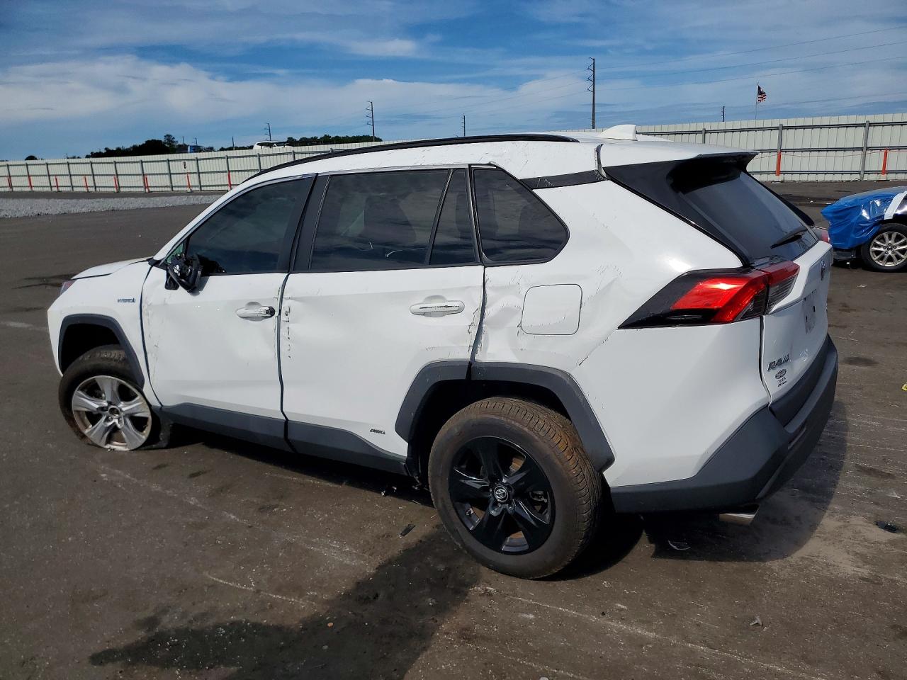 2020 TOYOTA RAV4 HYBRID XLE — снимка 2