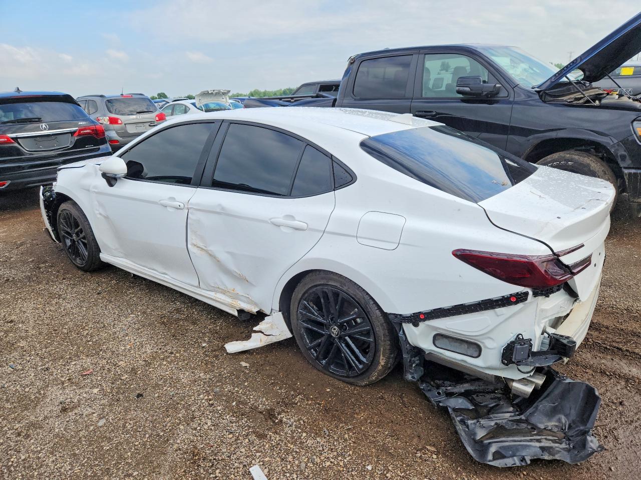 2025 TOYOTA CAMRY SE — снимка 2