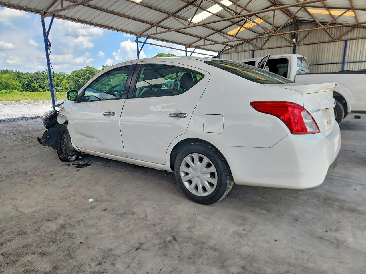 2019 NISSAN VERSA SV — снимка 2