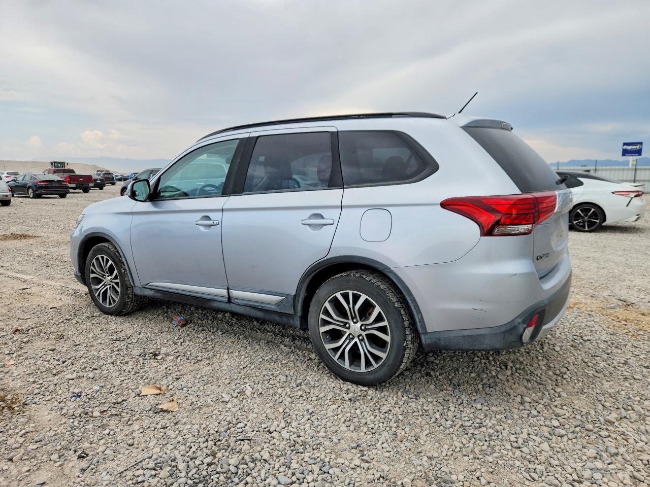 2016 MITSUBISHI OUTLANDER SE — снимка 2
