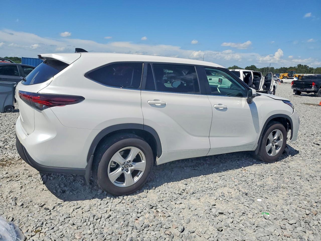 2024 TOYOTA HIGHLANDER LE — снимка 3