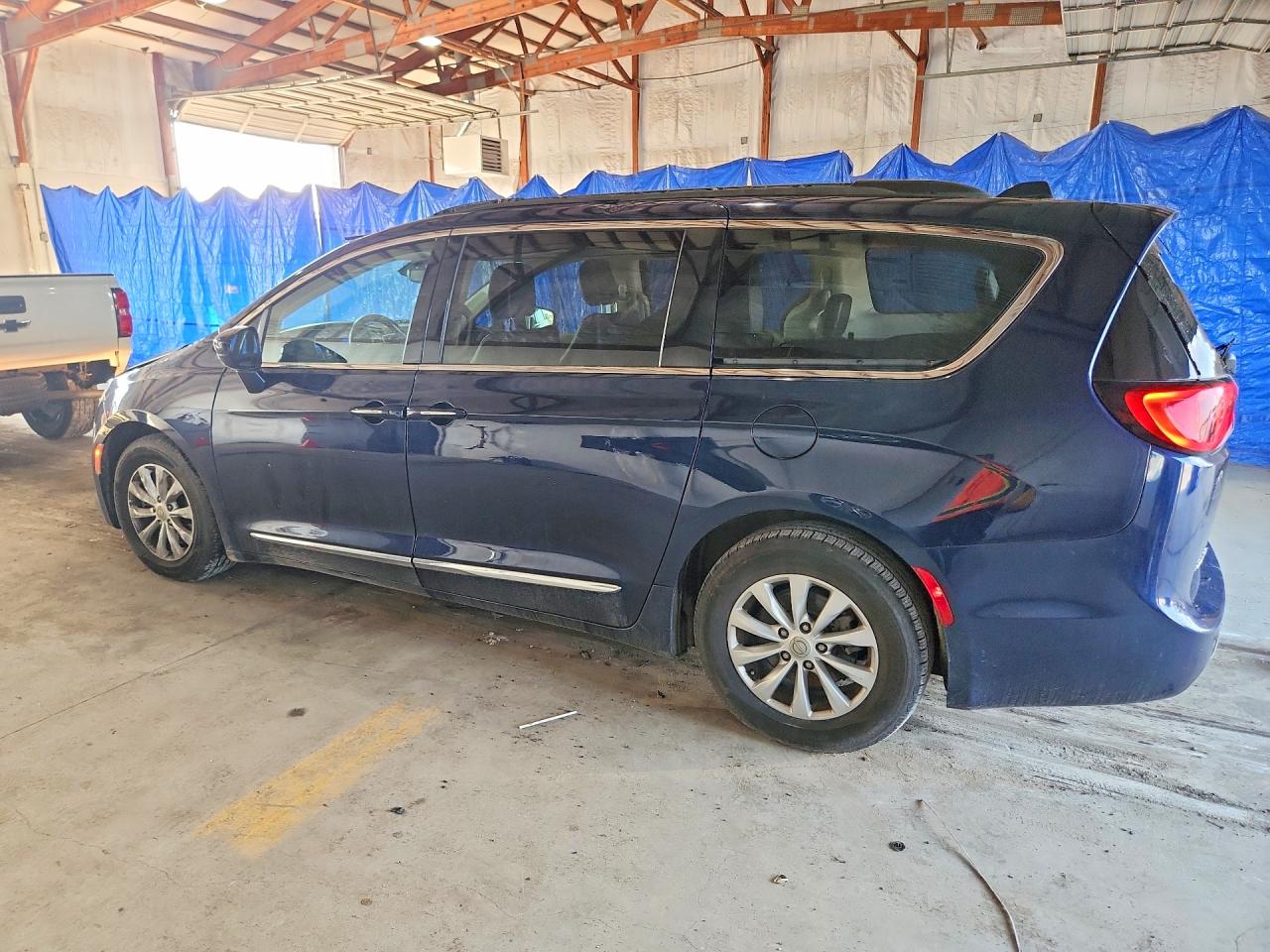 2017 CHRYSLER PACIFICA TOURING L — снимка 2