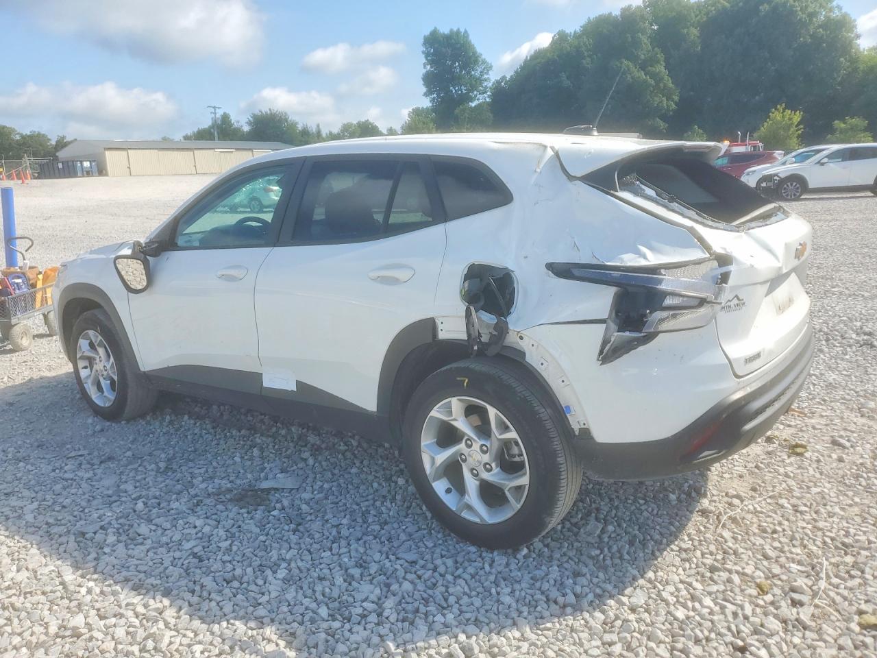 2025 CHEVROLET TRAX LS — снимка 2