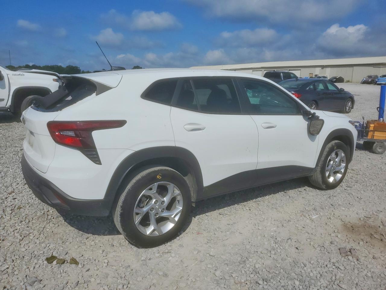 2025 CHEVROLET TRAX LS — снимка 3