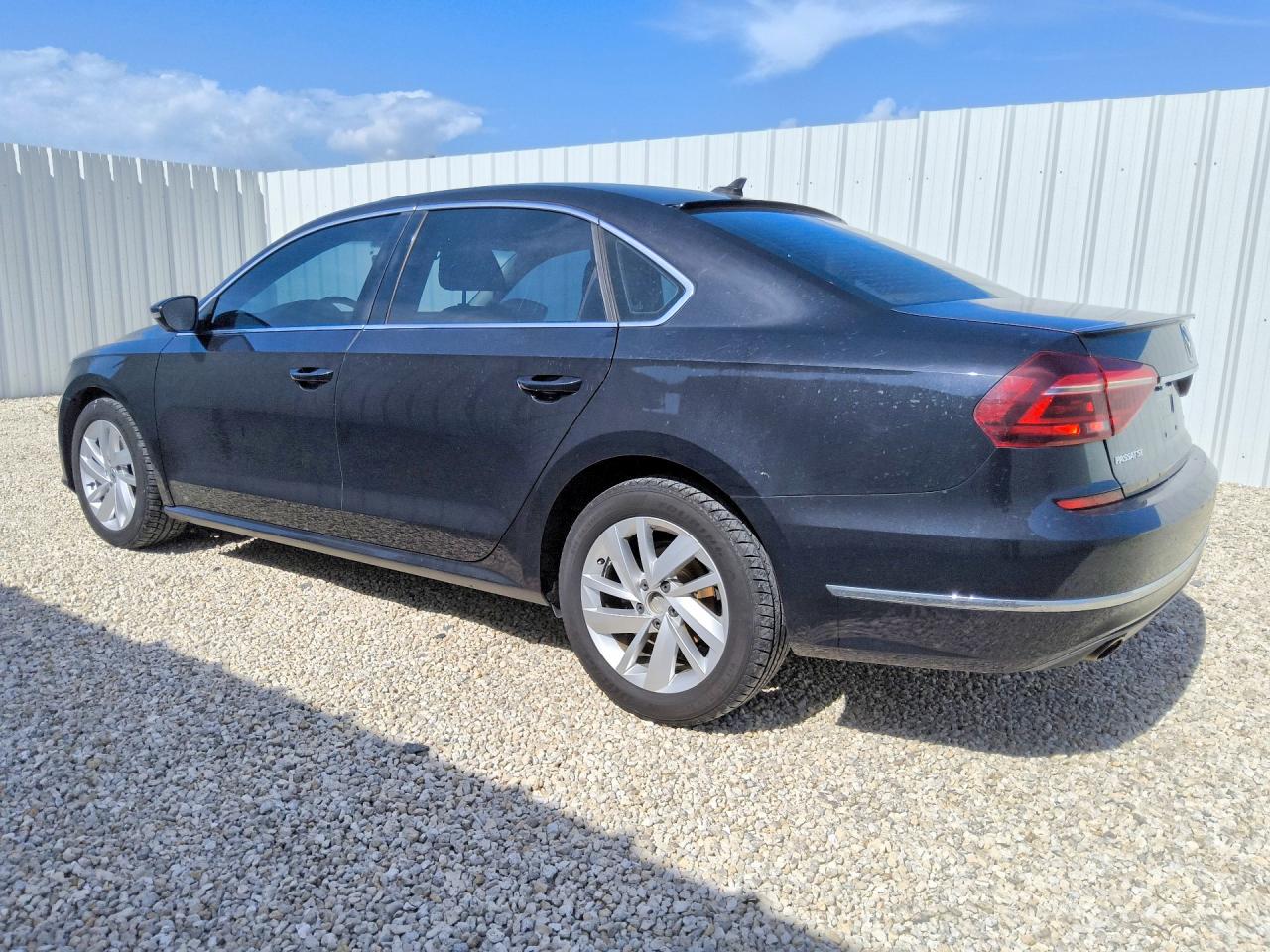2018 VOLKSWAGEN PASSAT SE — снимка 2
