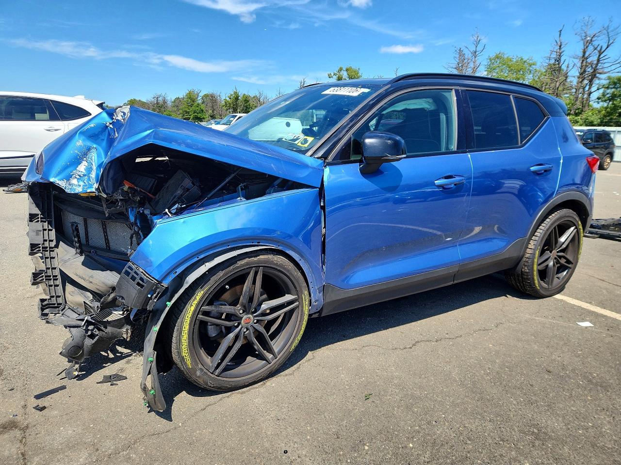 2019 VOLVO XC40 T5 MOMENTUM
