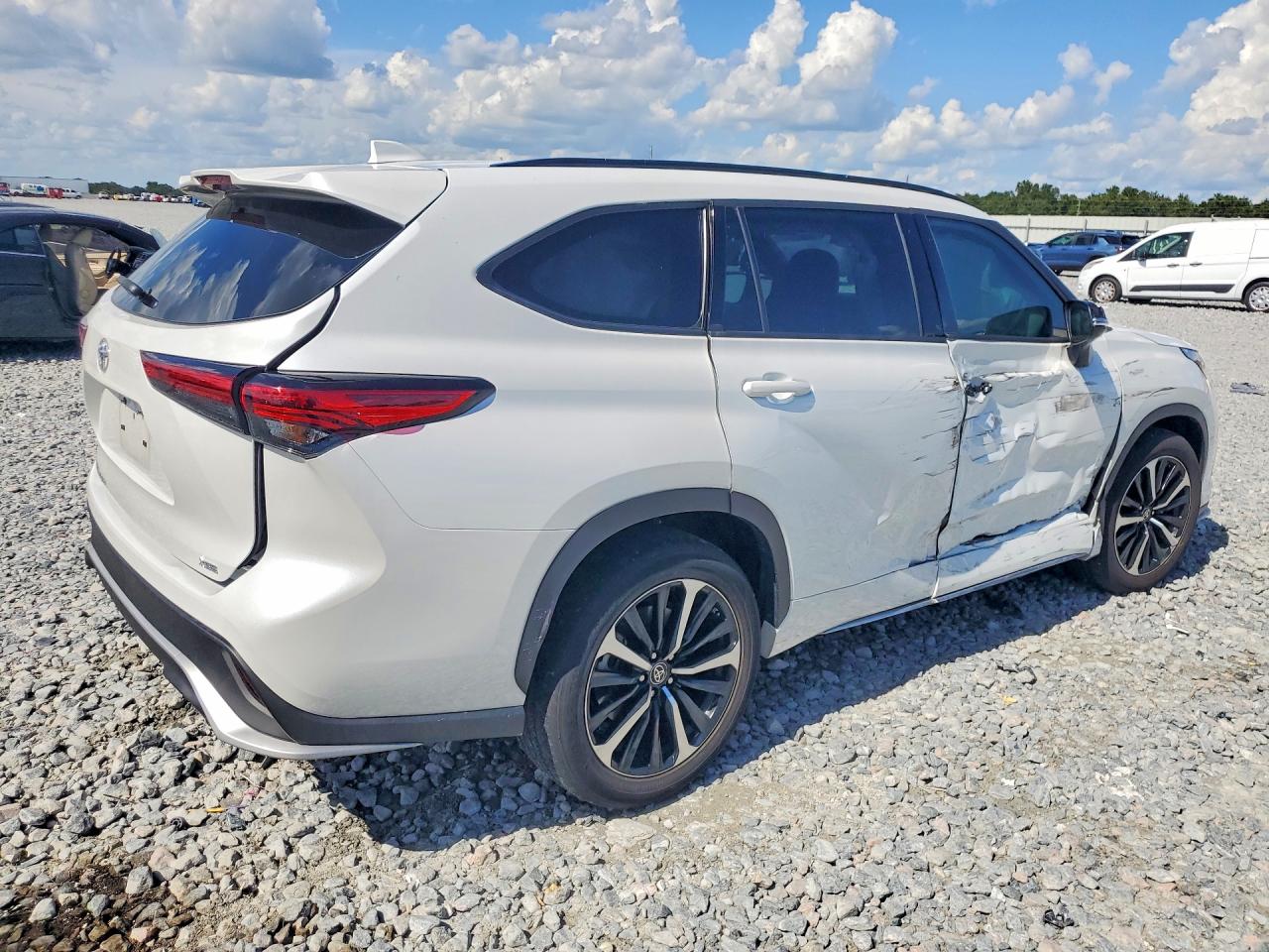 2022 TOYOTA HIGHLANDER XSE — снимка 3