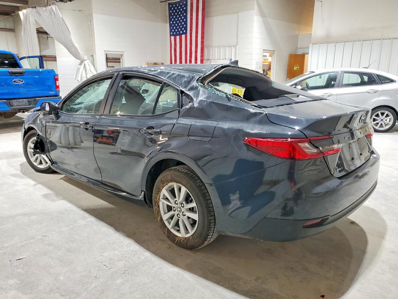 2025 TOYOTA CAMRY LE — снимка 2