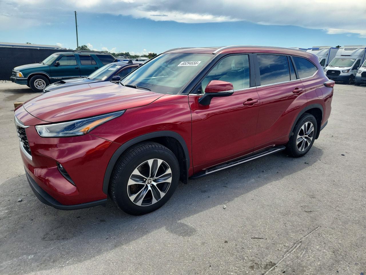 2024 TOYOTA HIGHLANDER XLE