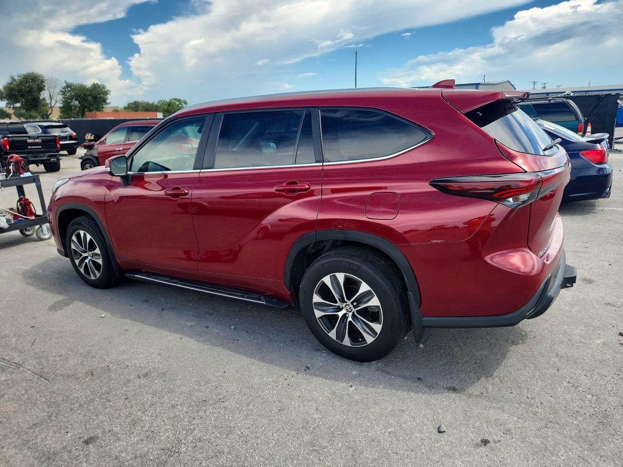 2024 TOYOTA HIGHLANDER XLE — снимка 2
