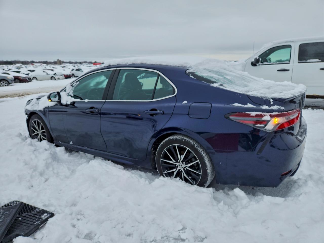 2021 TOYOTA CAMRY SE — снимка 2