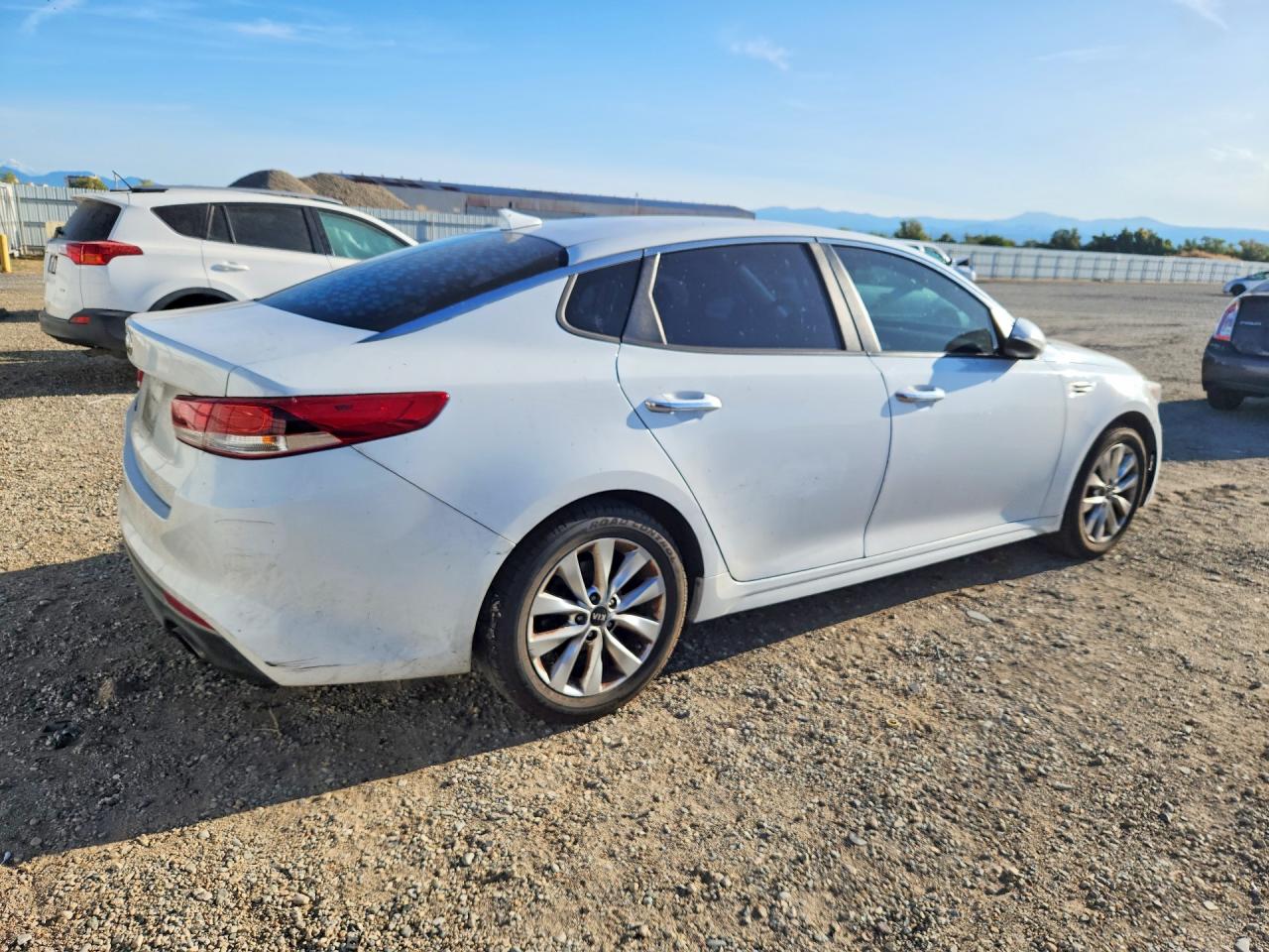 2017 KIA OPTIMA LX — снимка 3