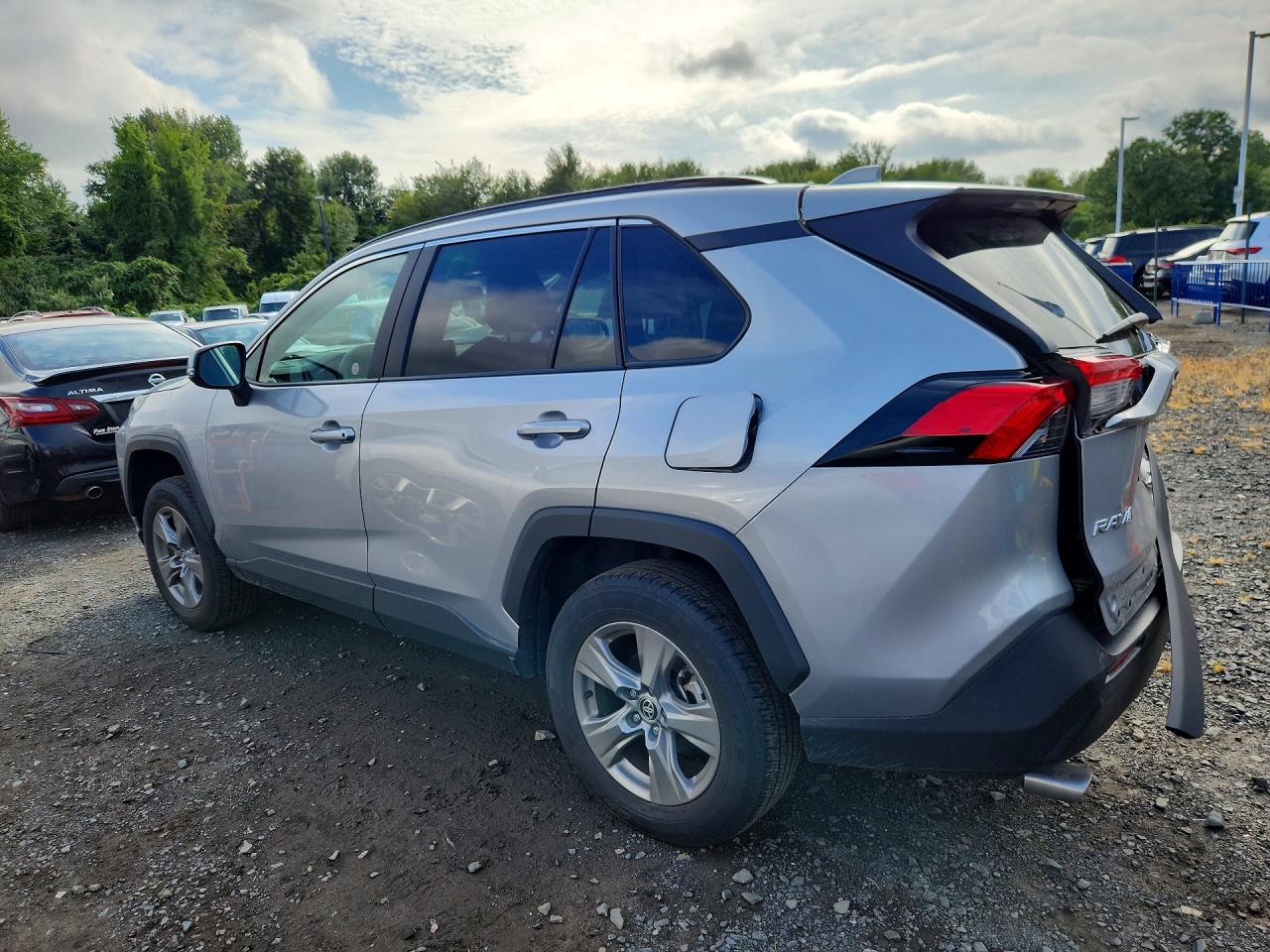2025 TOYOTA RAV4 XLE — снимка 2