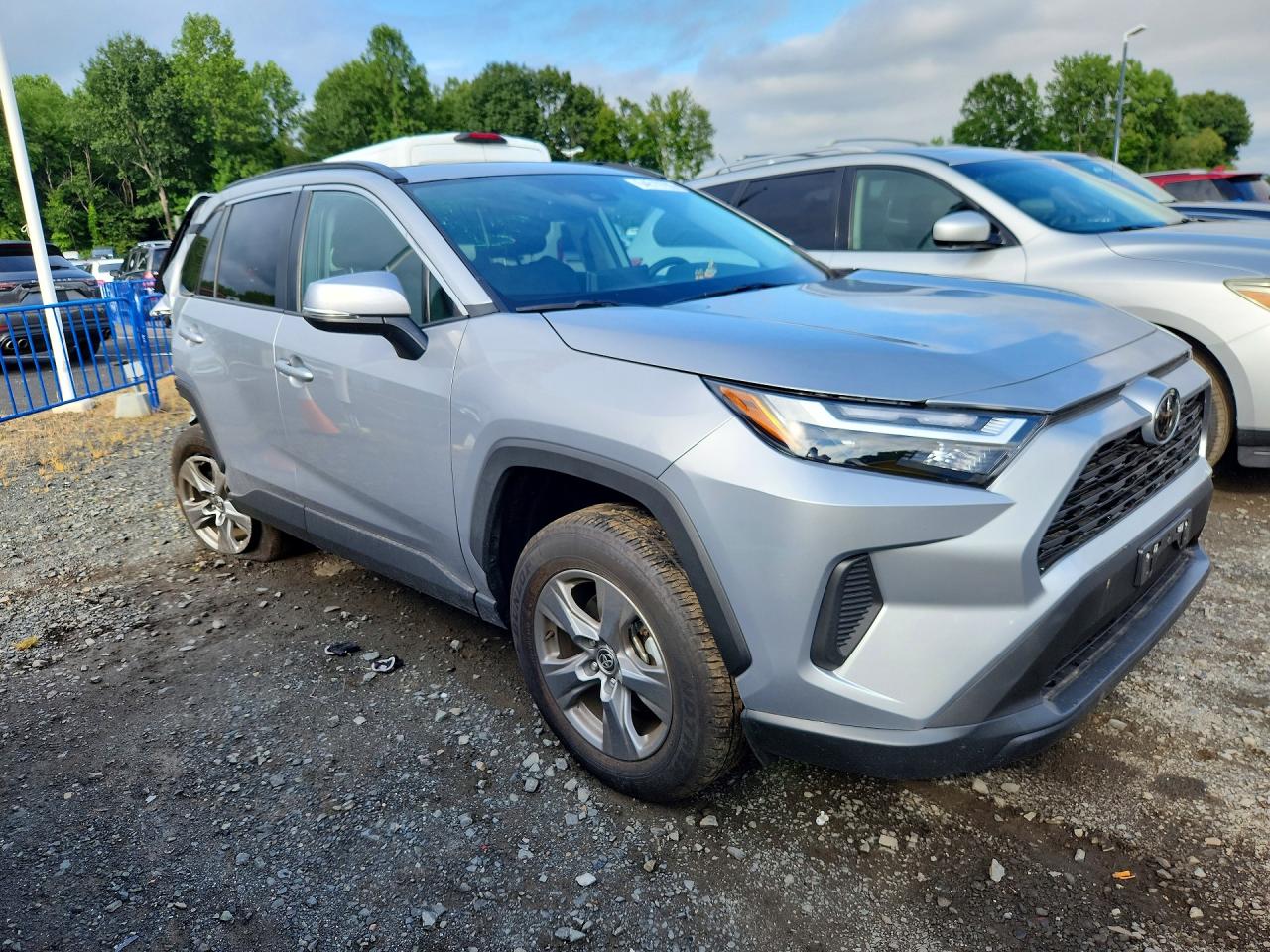 2025 TOYOTA RAV4 XLE — снимка 4