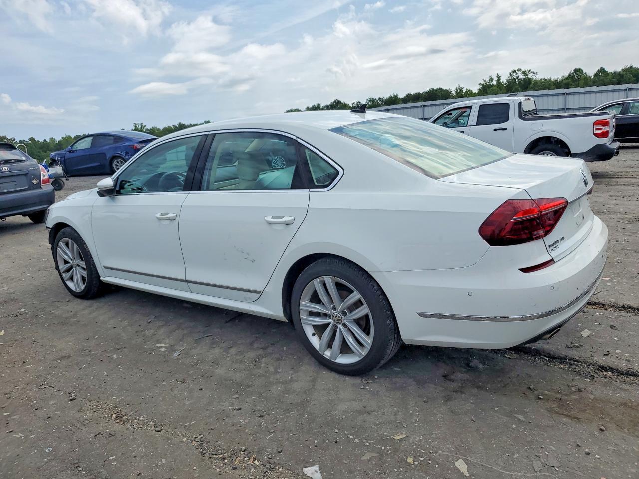2018 VOLKSWAGEN PASSAT SEL PREMIUM — снимка 2